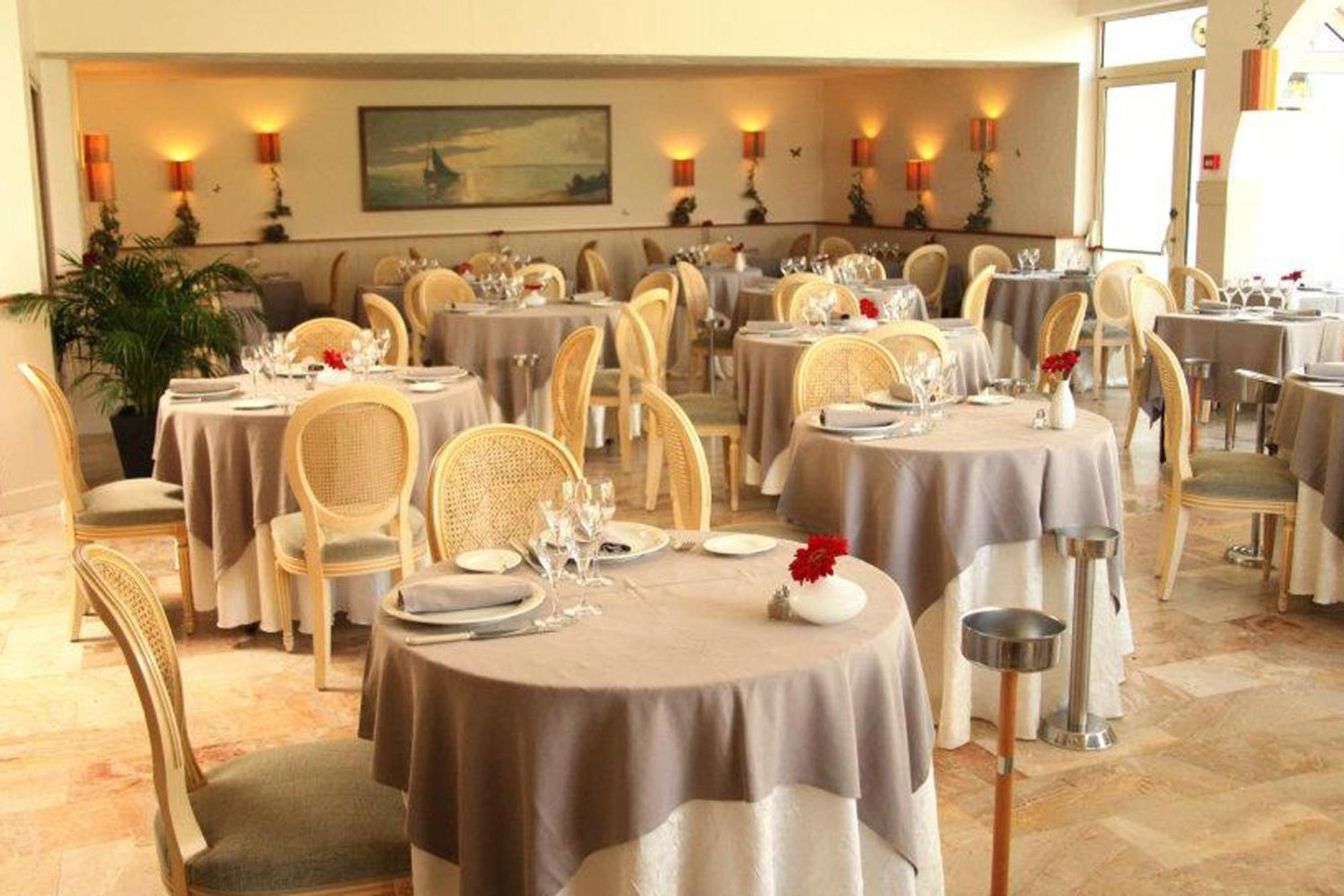Hotel De La Pointe De Mousterlin 포에낭 외부 사진